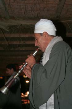 Beduinenmusik gehört natürlich zu jeder Bauchtanzshow