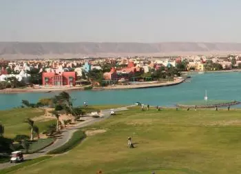 Blick vom Golfplatz auf El Gouna